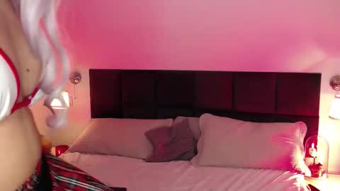 Snapshot of hellenroyy chatting on 02.02.26 hellenroyy online show from 02.02.26