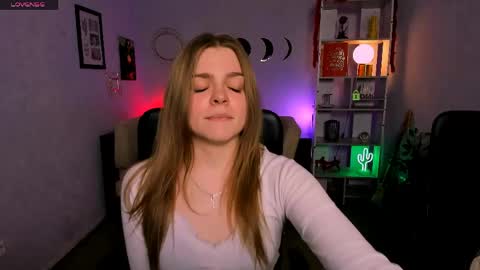Snapshot of helli_belli chatting on 04.24.26 Helli online show from 04.24.26