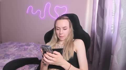 Snapshot of hello_kittykk chatting on 06.05.26 Lisa online show from 06.05.26