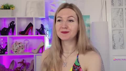 Alisia  Monday to Friday from 10 am to 4 pm GMT 2 online show from 01.09.25