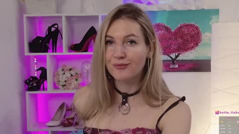 Alisia  Monday to Friday from 10 am to 4 pm GMT 2 online show from 01.22.25