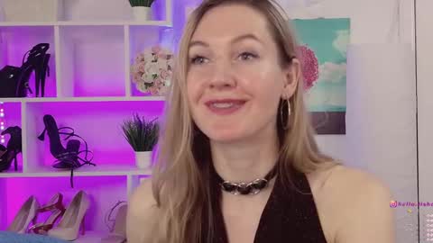 Alisia  Monday to Friday from 10 am to 4 pm GMT 2 online show from 01.28.25