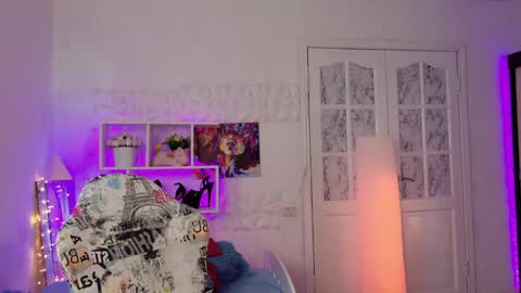 Alisia  Monday to Friday from 10 am to 4 pm GMT 2 online show from 03.11.25