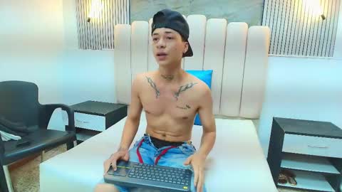 Snapshot of henry_green2 chatting on 02.25.26 Henry online show from 02.25.26