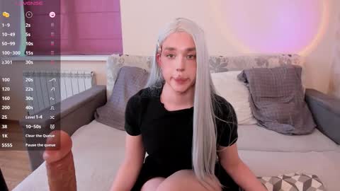 Snapshot of hentailove19 chatting on 09.27.25 Eva online show from 09.27.25