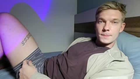Snapshot of hercules__ chatting on 06.19.26 Gregblonde Alextattoo online show from 06.19.26