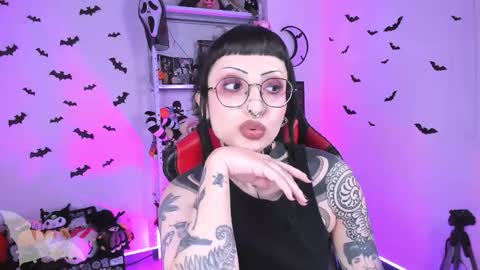 Snapshot of herinfernalmajesty chatting on 09.09.25 Marie online show from 09.09.25