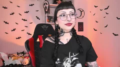 Snapshot of herinfernalmajesty chatting on 10.08.25 Marie online show from 10.08.25