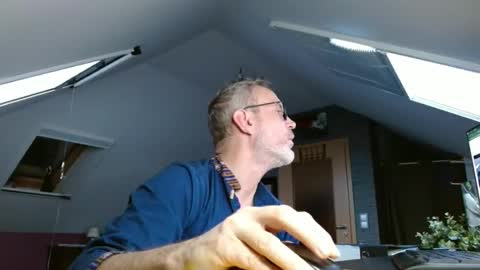 Snapshot of hering76 chatting on 01.07.25 hering76 online show from 01.07.25