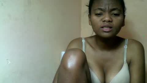Snapshot of herisse01 chatting on 06.14.26 herisse01 online show from 06.14.26
