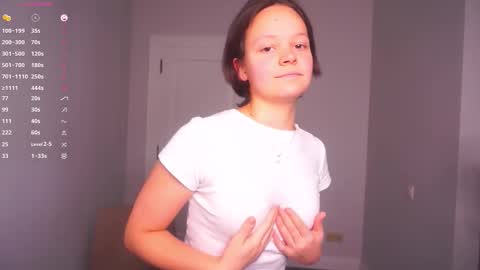 Snapshot of herminaabedi chatting on 11.25.25 Hermina online show from 11.25.25