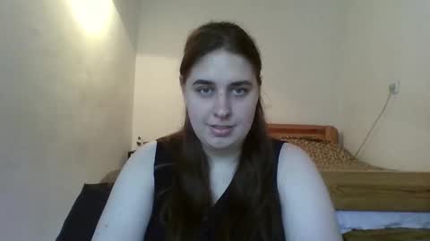 Snapshot of hess_luna_ chatting on 09.26.25 hess_luna_ online show from 09.26.25