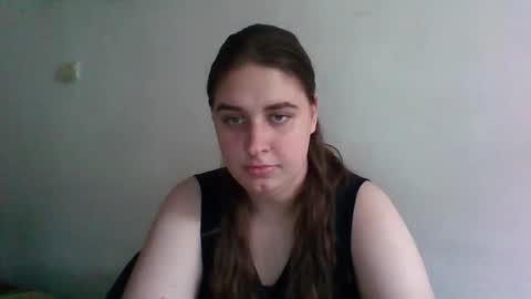 Snapshot of hess_luna_ chatting on 09.29.25 hess_luna_ online show from 09.29.25