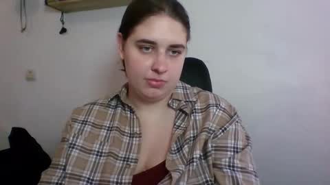 Snapshot of hess_luna_ chatting on 10.09.25 hess_luna_ online show from 10.09.25