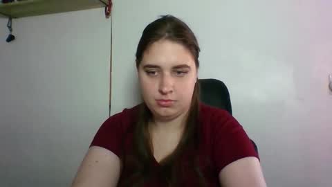 Snapshot of hess_luna_ chatting on 10.15.25 hess_luna_ online show from 10.15.25