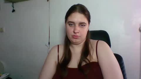 Snapshot of hess_luna_ chatting on 10.16.25 hess_luna_ online show from 10.16.25