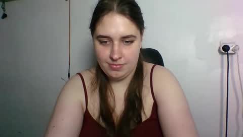 Snapshot of hess_luna_ chatting on 10.17.25 hess_luna_ online show from 10.17.25