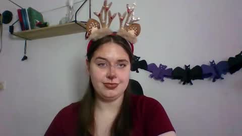 Snapshot of hess_luna_ chatting on 10.22.25 hess_luna_ online show from 10.22.25