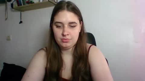 Snapshot of hess_luna_ chatting on 10.23.25 hess_luna_ online show from 10.23.25
