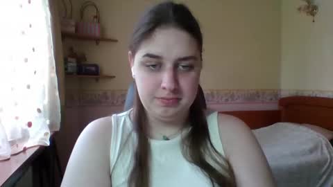 Snapshot of hess_luna_ chatting on 04.24.26 hess_luna_ online show from 04.24.26