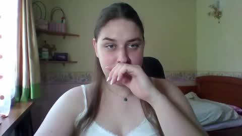 Snapshot of hess_luna_ chatting on 05.25.26 hess_luna_ online show from 05.25.26