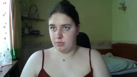 Snapshot of hess_luna_ chatting on 05.27.26 hess_luna_ online show from 05.27.26