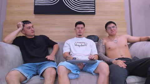 heteros men online show from 04.18.26