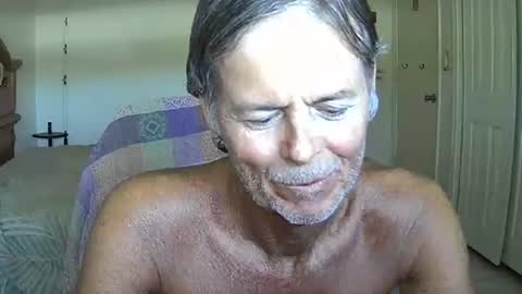 Snapshot of hewes1 chatting on 04.18.26 hewes1 online show from 04.18.26