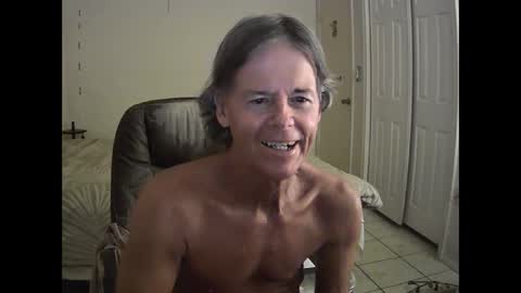 Snapshot of hewes1 chatting on 05.18.26 hewes1 online show from 05.18.26