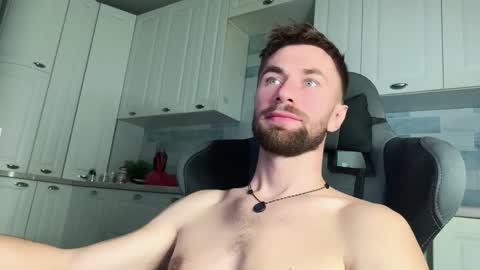 Snapshot of hey_arnold chatting on 11.16.25 Arnold online show from 11.16.25