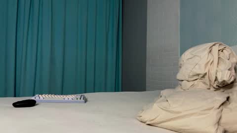 Snapshot of hey_arnold chatting on 11.23.25 Arnold online show from 11.23.25