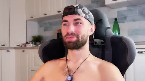 Snapshot of hey_arnold chatting on 11.28.25 Arnold online show from 11.28.25