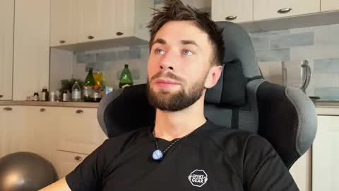 Snapshot of hey_arnold chatting on 12.14.25 Arnold online show from 12.14.25