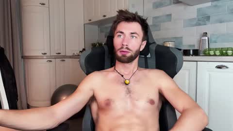 Snapshot of hey_arnold chatting on 12.14.25 Arnold online show from 12.14.25