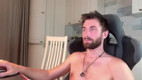 Snapshot of hey_arnold chatting on 02.25.26 Arnold online show from 02.25.26