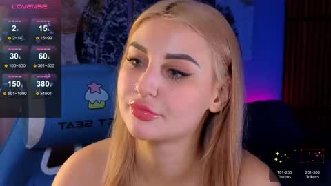 Snapshot of hey_cassie chatting on 10.30.25 hey_cassie online show from 10.30.25