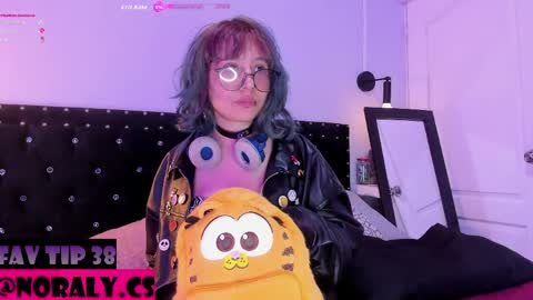 Snapshot of hey_noraly chatting on 04.18.26 Noraly online show from 04.18.26
