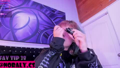 Snapshot of hey_noraly chatting on 05.07.26 Noraly online show from 05.07.26