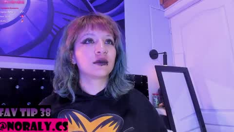 Snapshot of hey_noraly chatting on 05.29.26 Noraly online show from 05.29.26