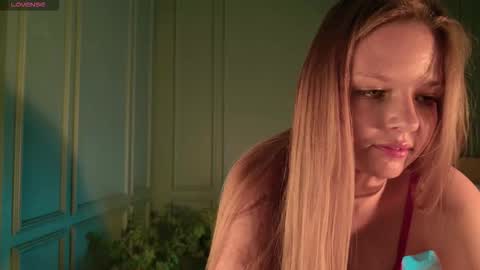 Snapshot of hidden_charm_ chatting on 11.20.25 My name is Angelina but I like when you call me Angel online show from 11.20.25