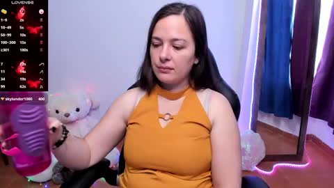 Snapshot of hidianapaola chatting on 02.10.25 Diana online show from 02.10.25