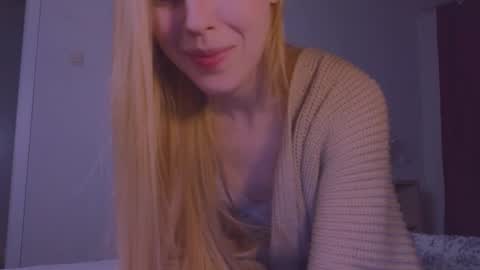 Snapshot of hihi_im_chloe chatting on 03.11.25 Chloe online show from 03.11.25