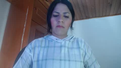 hilaril18 online show from 10.08.25