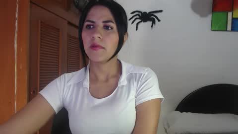 hilaril18 online show from 10.21.25