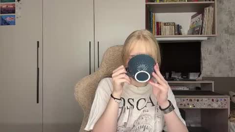 Snapshot of hilarianimocks chatting on 07.26.26 Emma online show from 07.26.26