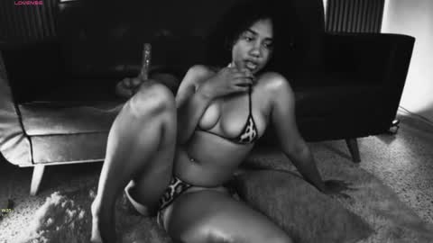 Snapshot of hilaryebony_ chatting on 06.05.26 - 29p online show from 06.05.26