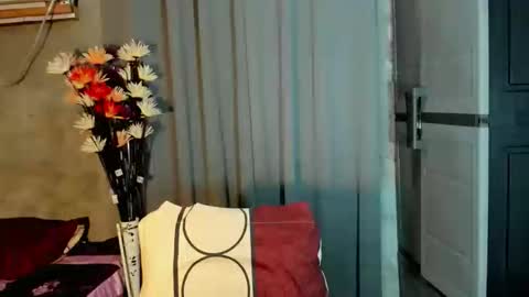 hilarymolly online show from 04.23.26