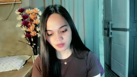 hilarymolly online show from 04.30.26