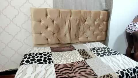 hilaryy_19_ online show from 10.26.25