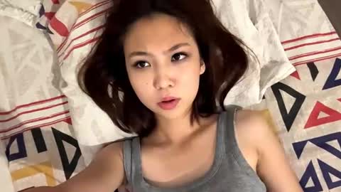 Snapshot of hillarynapenas chatting on 07.24.26 Yuna online show from 07.24.26